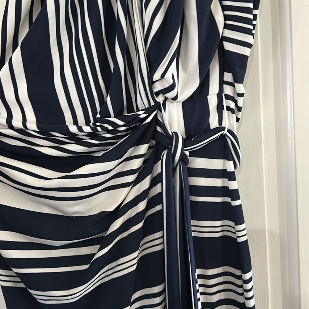 Jessica Simpson jersey material faux wrap dress - Picture 4 of 4